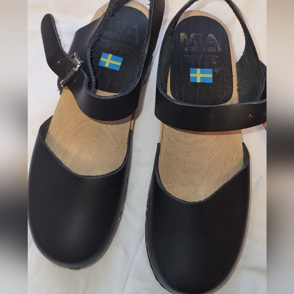 MIA Black Wooden & Leather Clogs - Picture 9 of 9